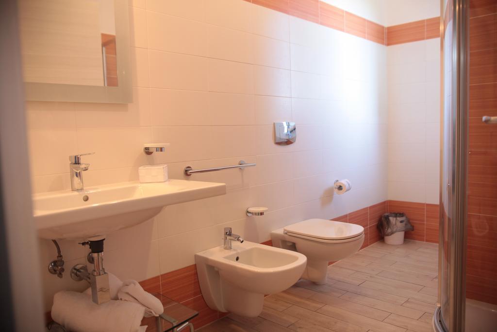 B & B Korello Gasponi Luaran gambar