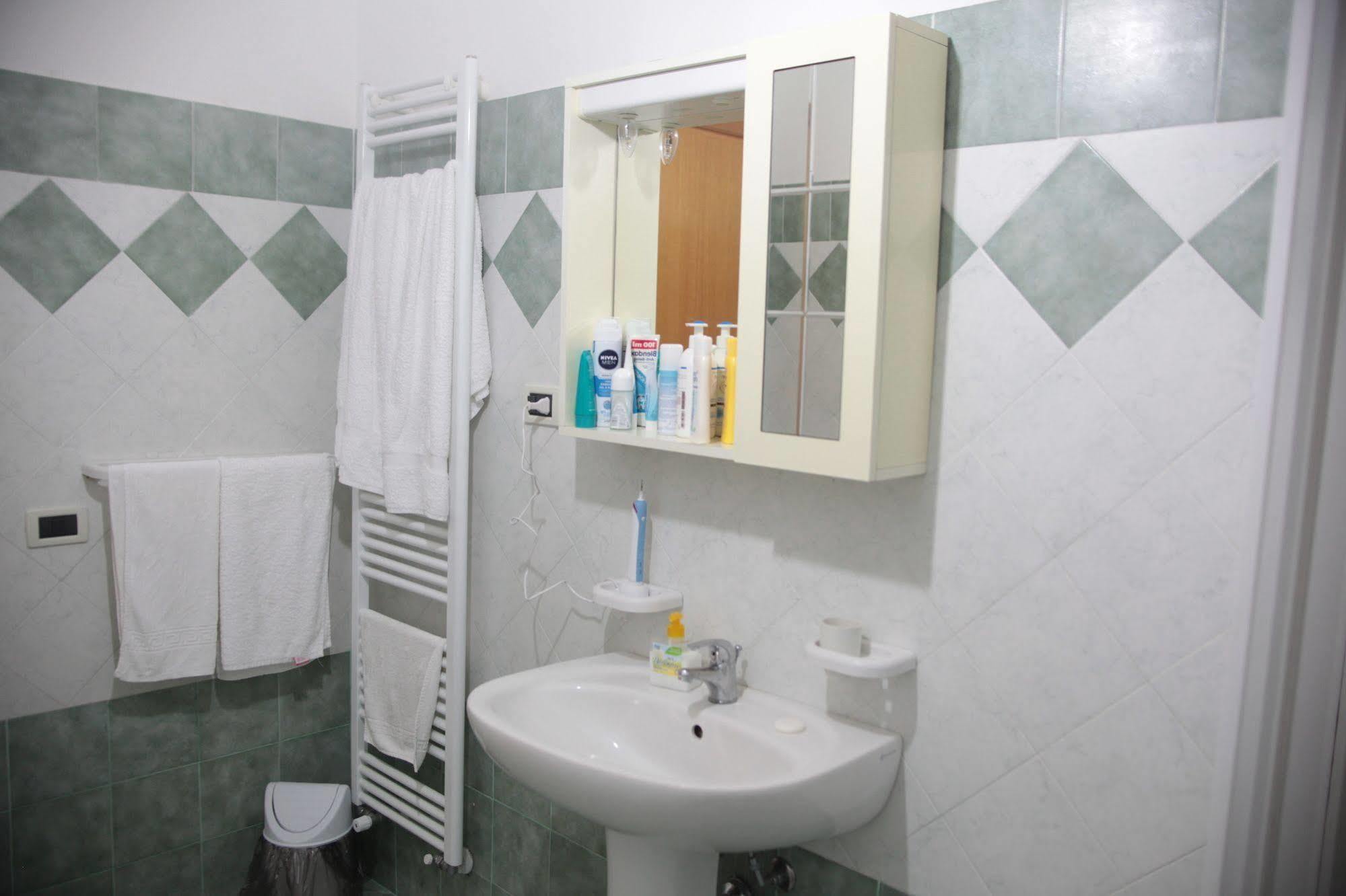 B & B Korello Gasponi Luaran gambar